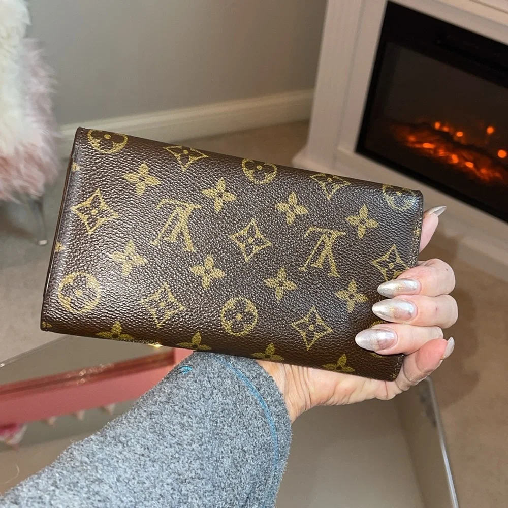 Like New Louis Vuitton Monogram Pattern Leather Continental Wallet. - Picture 12 of 14